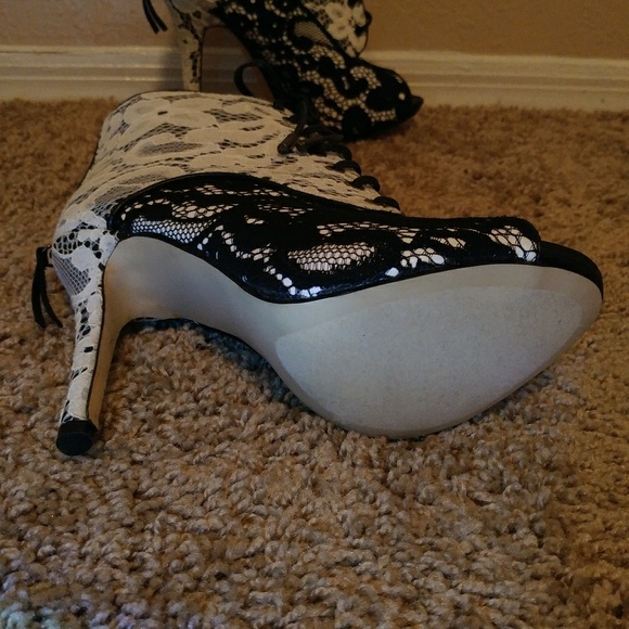 Cute black & white heels - Picture 4 of 7